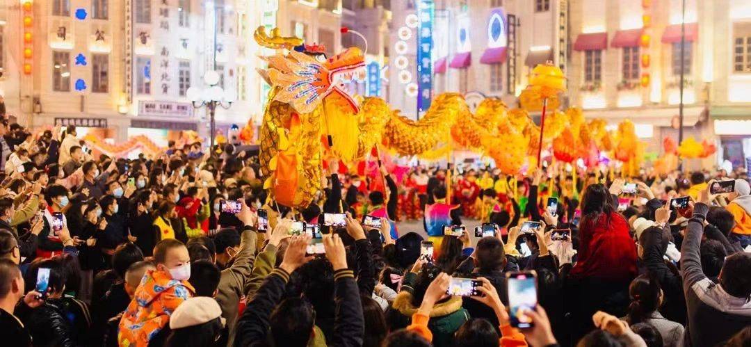 12月11日晚，到小公园看双龙舞~