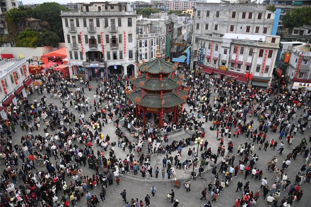 “人从众”！汕头小公园强势“出圈”