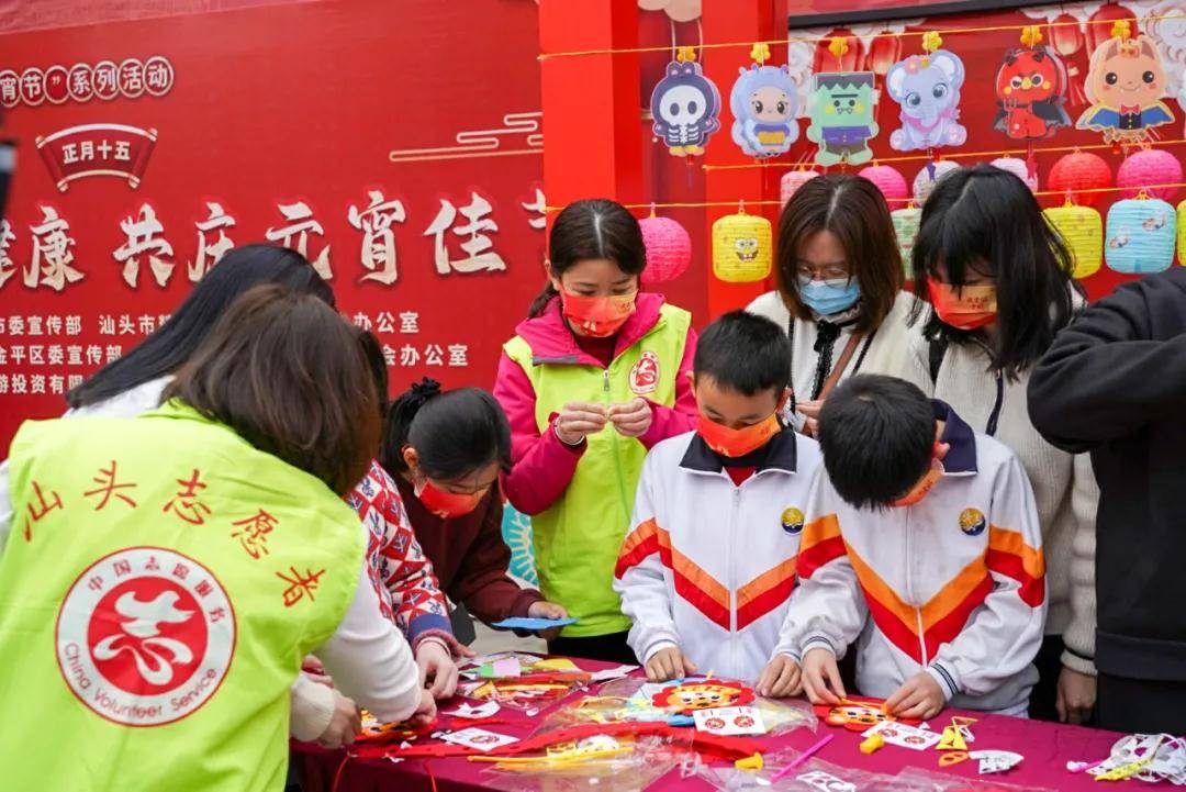 【2022年我们的节日·元宵节】做花灯、包汤圆……小公园这场活动散发浓浓“中国味”